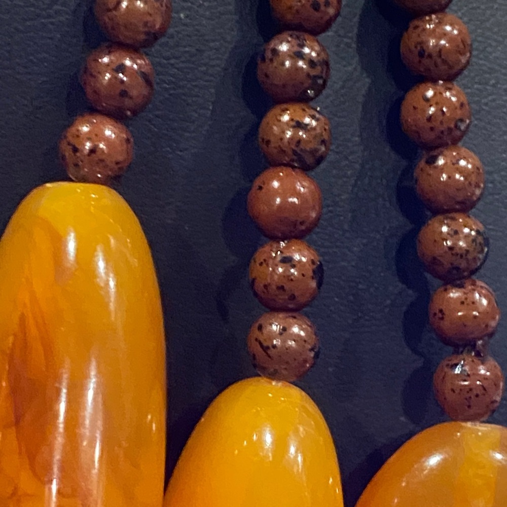 Vintage Amber and Brown Beaded Necklace - Picture 6 of 10